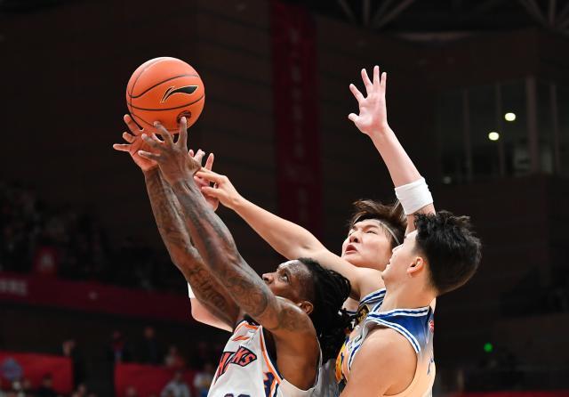 开云体育官网-夺俱乐部杯只是开始！上海男篮剑指赛季双冠